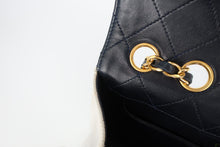 将图片加载到图库查看器,CHANEL/香奈儿 2.55 拼色 链条包 羊皮 Navy/White/Gold hardware(藏蓝色/白色/金色金属) 肩背包 800090230