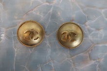 Load image into Gallery viewer, CHANEL CC mark Round earring Gold plate Gold Earring 600080072