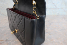 将图片加载到图库查看器,CHANEL/香奈儿 戴妃 CF 链条包 羊皮 Black/Gold hadware(黑色/金色金属) 肩背包 800030088