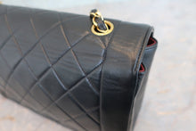 将图片加载到图库查看器,CHANEL/香奈儿 戴妃 CF 链条包 羊皮 Black/Gold hadware(黑色/金色金属) 肩背包 800030102
