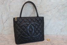 画像をギャラリービューアに読み込む, CHANEL/シャネル 復刻トート キャビアスキン ブラック/ゴールド金具 トートバッグ 700100246
