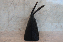 画像をギャラリービューアに読み込む, CHANEL/シャネル 復刻トート キャビアスキン ブラック/ゴールド金具 トートバッグ 700100246