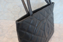 画像をギャラリービューアに読み込む, CHANEL/シャネル 復刻トート キャビアスキン ブラック/ゴールド金具 トートバッグ 700100246