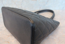 画像をギャラリービューアに読み込む, CHANEL/シャネル 復刻トート キャビアスキン ブラック/ゴールド金具 トートバッグ 700100246