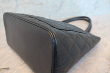 画像をギャラリービューアに読み込む, CHANEL/シャネル 復刻トート キャビアスキン ブラック/ゴールド金具 トートバッグ 700100246