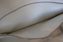 Load image into Gallery viewer, HERMES BIRKIN 30 Clemence leather White □L Engraving Hand bag 700120051