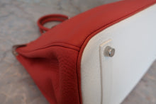 Load image into Gallery viewer, HERMES BIRKIN 35 Bi-color Clemence leather Sanguine/White □O Engraving Hand bag 700070128