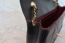 Load image into Gallery viewer, CHANEL Diana matelasse chain shoulder bag Lambskin Black/Gold hadware Shoulder bag 800050025