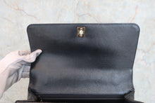 画像をギャラリービューアに読み込む, CHANEL/シャネル マトラッセ台形ハンドバッグ キャビアスキン ブラック/ゴールド金具 ハンドバッグ 800040032