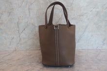 画像をギャラリービューアに読み込む, HERMES/エルメス ピコタンロックMM トリヨンクレマンス エトゥープ B刻印 ハンドバッグ 800010129