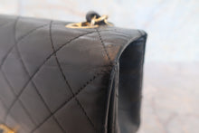 Load image into Gallery viewer, CHANEL Matelasse chain shoulder bag Lambskin Black/Gold hadware Shoulder bag 700120093