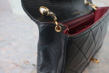Load image into Gallery viewer, CHANEL Matelasse chain shoulder bag Lambskin Black/Gold hadware Shoulder bag 700120093