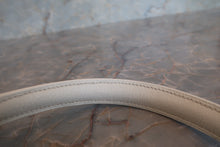 Load image into Gallery viewer, HERMES KELLY 28 Clemence leather White □I Engraving Shoulder bag 700080133