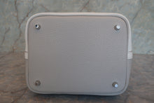 画像をギャラリービューアに読み込む, HERMES/エルメス ピコタンロックカザックMM トリヨンクレマンス ホワイト/パールグレー □P刻印 ハンドバッグ 800010096