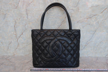 Load image into Gallery viewer, CHANEL Medallion Tote Caviar skin Black/Gold hadware Tote bag 700040134