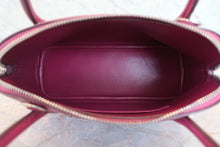 Load image into Gallery viewer, HERMES/BOLIDE 27 Epsom leather Tosca □O Engraving Shoulder bag 800040015