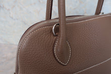 Load image into Gallery viewer, HERMES/BOLIDE 31 Clemence leather Etoupe gray □R Engraving Shoulder bag 800020263
