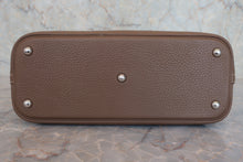 Load image into Gallery viewer, HERMES/BOLIDE 31 Clemence leather Etoupe gray □R Engraving Shoulder bag 800020263