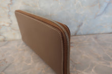 画像をギャラリービューアに読み込む, HERMES/エルメス アザップロング シルクイン □O刻印 ヴォーエプソン/シルク エトゥープ 財布 700100107