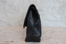 将图片加载到图库查看器,CHANEL/香奈儿 巴黎限定 CF 双盖 链条包 羊皮 Black/Gold hadware(黑色/金色金属) 肩背包 800040024