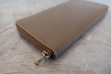 画像をギャラリービューアに読み込む, HERMES/エルメス アザップロング シルクイン □O刻印 ヴォーエプソン/シルク エトゥープ 財布 700100107