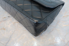 将图片加载到图库查看器,CHANEL/香奈儿 巴黎限定 CF 双盖 链条包 羊皮 Black/Gold hadware(黑色/金色金属) 肩背包 800040024