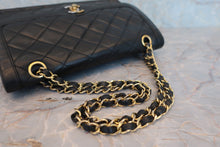 将图片加载到图库查看器,CHANEL/香奈儿 巴黎限定 CF 双盖 链条包 羊皮 Black/Gold hadware(黑色/金色金属) 肩背包 800040024