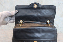 将图片加载到图库查看器,CHANEL/香奈儿 巴黎限定 CF 双盖 链条包 羊皮 Black/Gold hadware(黑色/金色金属) 肩背包 800040024