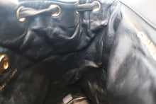 將圖片載入圖庫檢視器 CHANEL/シャネル マトラッセチェーンリュック ラムスキン ブラック/ゴールド金具 リュック 800020257
