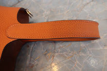 画像をギャラリービューアに読み込む, HERMES/エルメス ピコタンMM トリヨンクレマンス オレンジ □J刻印 ハンドバッグ 700100172