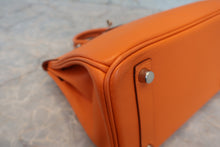 Load image into Gallery viewer, HERMES BIRKIN 25 Epsom leather Orange □K Engraving Hand bag 700080147