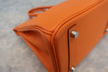 Load image into Gallery viewer, HERMES BIRKIN 25 Epsom leather Orange □K Engraving Hand bag 700080147