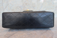 Load image into Gallery viewer, CHANEL Medium Matelasse Single flap chain shoulder bag Lambskin Black/Gold hadware Shoulder bag 700080160
