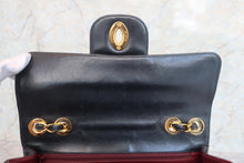 Load image into Gallery viewer, CHANEL Medium Matelasse Single flap chain shoulder bag Lambskin Black/Gold hadware Shoulder bag 700080160