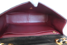 Load image into Gallery viewer, CHANEL Medium Matelasse Single flap chain shoulder bag Lambskin Black/Gold hadware Shoulder bag 700080160