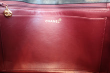 Load image into Gallery viewer, CHANEL Medium Matelasse Single flap chain shoulder bag Lambskin Black/Gold hadware Shoulder bag 700080160