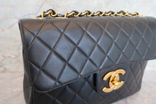 Load image into Gallery viewer, CHANEL Medium Matelasse Single flap chain shoulder bag Lambskin Black/Gold hadware Shoulder bag 700080160