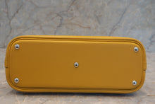 Load image into Gallery viewer, HERMES/BOLIDE 27 Swift leather Jaune ambre C Engraving Shoulder bag 700120104