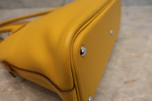 Load image into Gallery viewer, HERMES/BOLIDE 27 Swift leather Jaune ambre C Engraving Shoulder bag 700120104