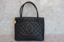 Load image into Gallery viewer, CHANEL Medallion Tote Caviar skin Black/Gold hadware Tote bag 700080156