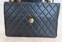 将图片加载到图库查看器,CHANEL/香奈儿 中号CF 单盖包 双链条包 羊皮 Black/Gold hadware(黑色/金色金属) 肩背包 800040030