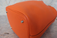 画像をギャラリービューアに読み込む, HERMES/エルメス ピコタンロックMM トリヨンクレマンス オレンジ □N刻印 ハンドバッグ 700100185
