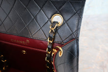 Load image into Gallery viewer, CHANEL 2.55 Trapezoid chain shoulder bag Lambskin Black/Gold hadware Shoulder bag 700080155