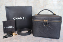 Load image into Gallery viewer, CHANEL CC mark vanity Caviar skin Black/Gold hadware Vanity 700090220