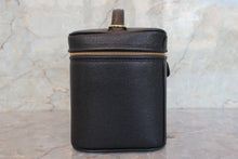 Load image into Gallery viewer, CHANEL CC mark vanity Caviar skin Black/Gold hadware Vanity 700090220