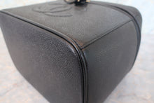 Load image into Gallery viewer, CHANEL CC mark vanity Caviar skin Black/Gold hadware Vanity 700090220