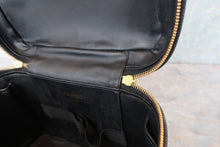 Load image into Gallery viewer, CHANEL CC mark vanity Caviar skin Black/Gold hadware Vanity 700090220