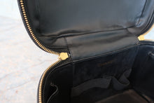 Load image into Gallery viewer, CHANEL CC mark vanity Caviar skin Black/Gold hadware Vanity 700090220