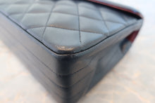 Load image into Gallery viewer, CHANEL Matelasse chain shoulder bag Lambskin Navy/Gold hadware Shoulder bag 700120026