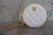 Load image into Gallery viewer, CHANEL Matelasse round chain shoulder bag Lambskin White/Gold hadware Shoulder bag 600100148